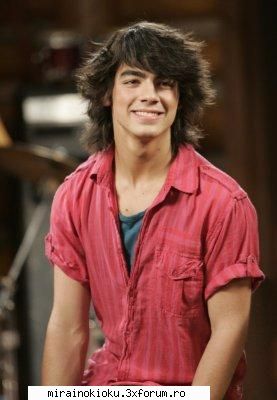 joe jonas imi place poza asta ...e adorabila &nbsp; &nbsp;ely zice are bluza fel lui... &nbsp; taree
