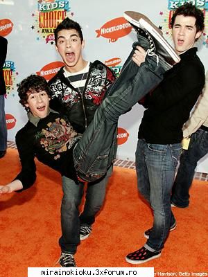 :rotfl:  :rotfl:   ce nick jonas