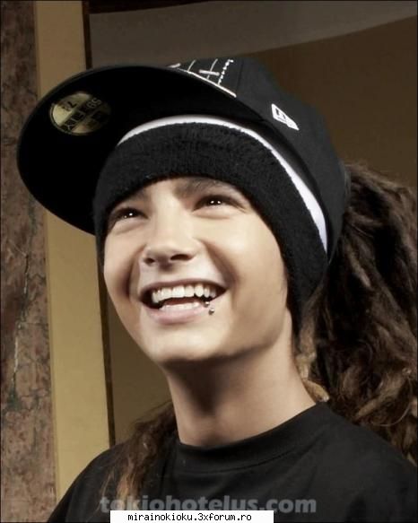 Tom Kaulitz - Ii ador mainile alea puternice si gatu ///he's a - Tokio Hotel